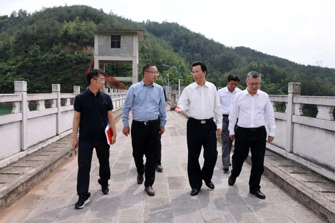 张定超到盘州市督导检查防汛抗旱和地灾防治工作