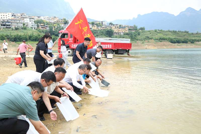 三地联合巡河护水 共筑生态保护屏障